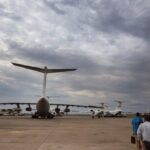 Juba airport  met vliegtuigen vol hulpgoederen