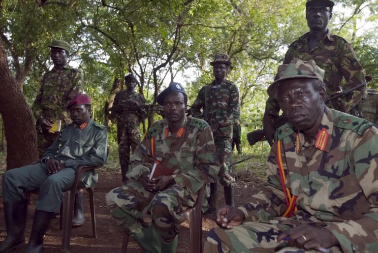 Kony: van misdienaar tot mystieke massamoordenaar
